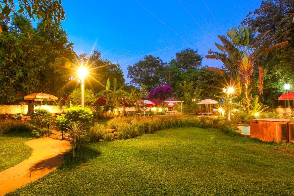 منتجع لايك فيو لونافالا المظهر الخارجي الصورة